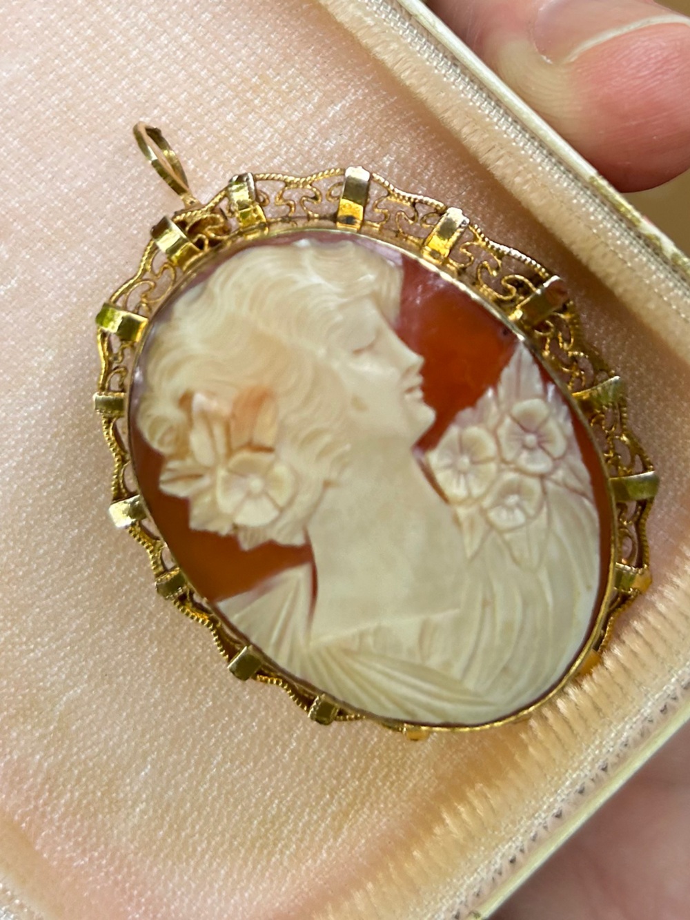 Vintage 1/20 12K Gold Filled Cameo Brooch/Pendant Hand Carved Shell - Picture 4 of 8